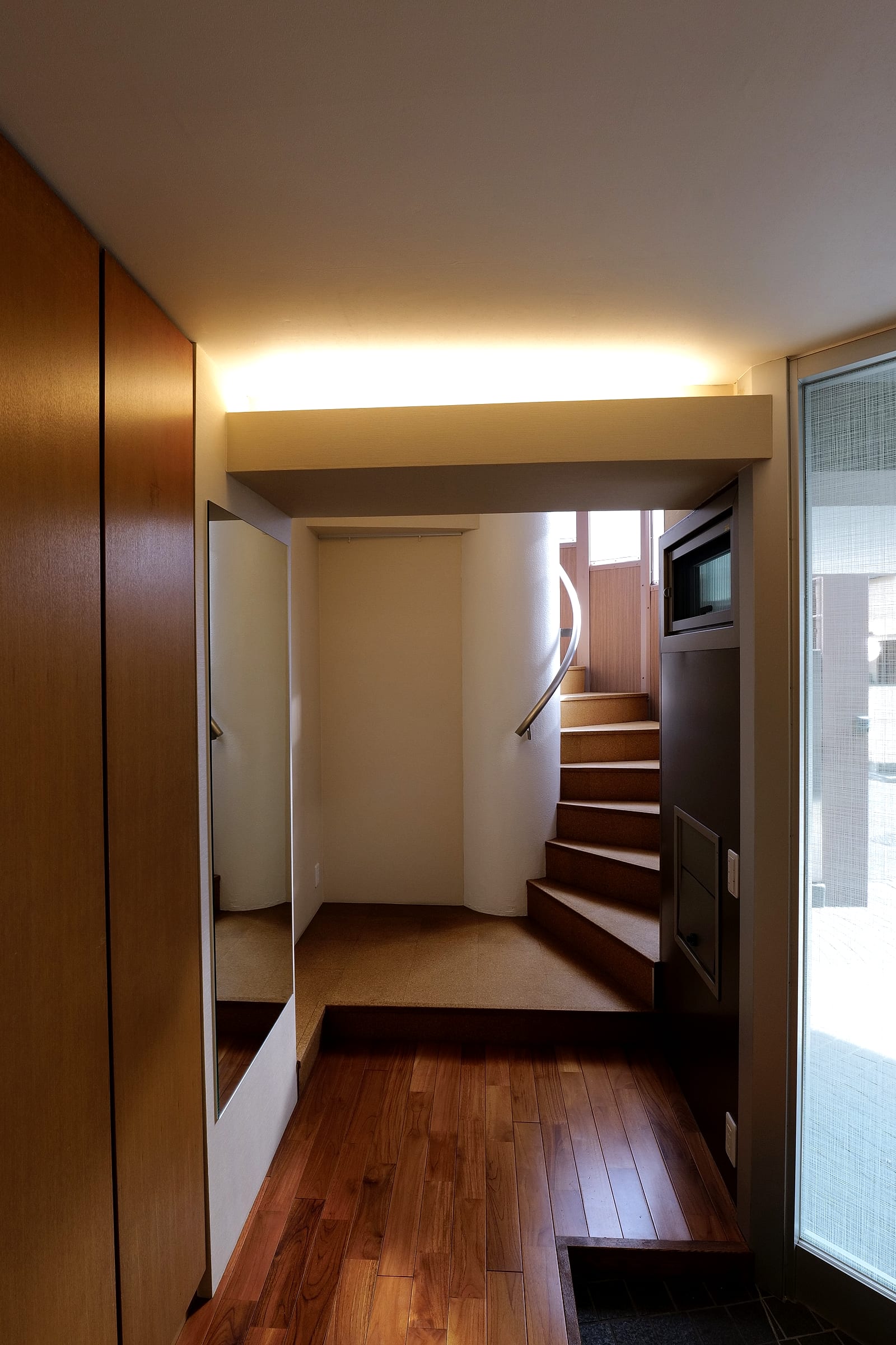 Entry hall toward the staircase