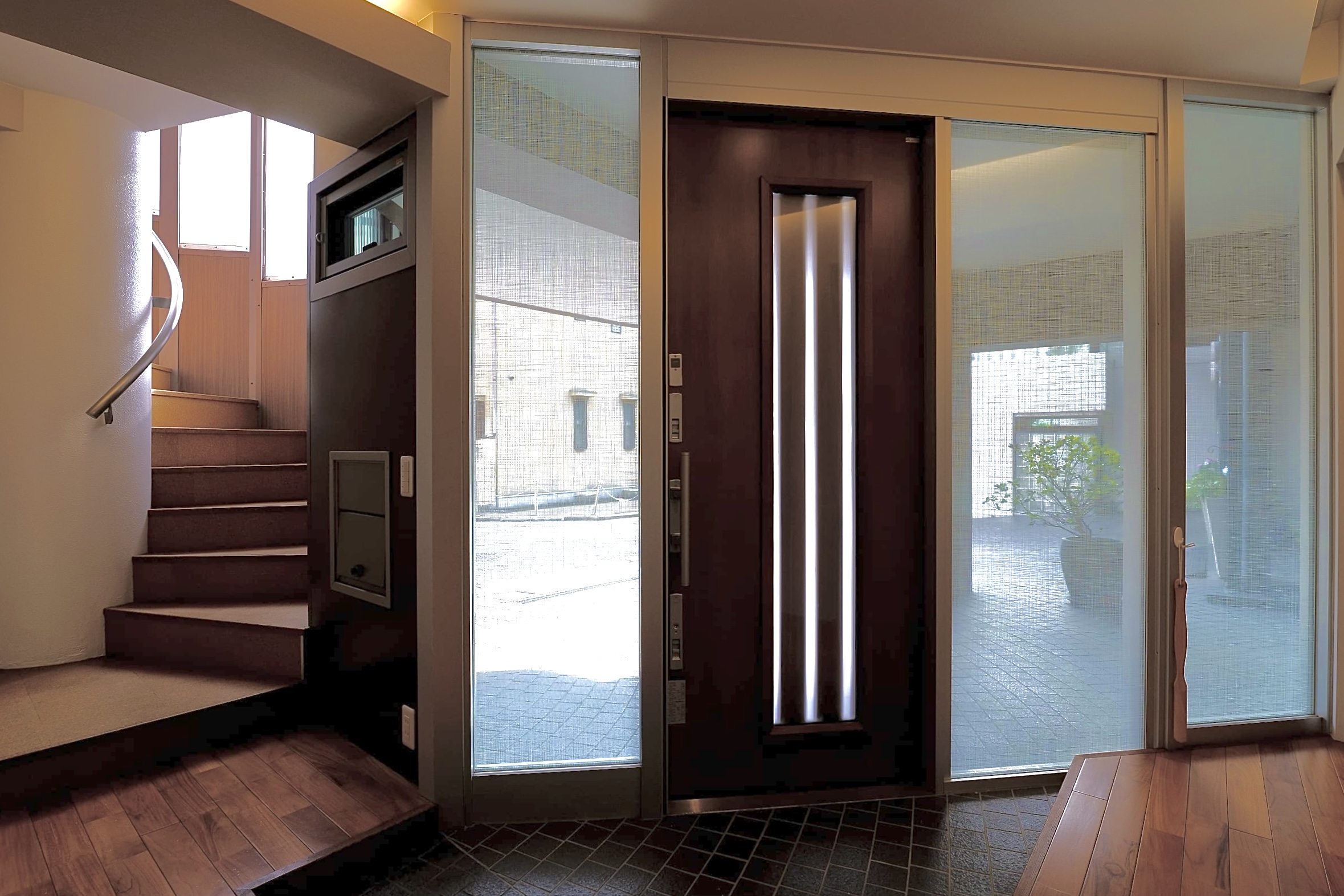 Entrance hall with translucent glazing