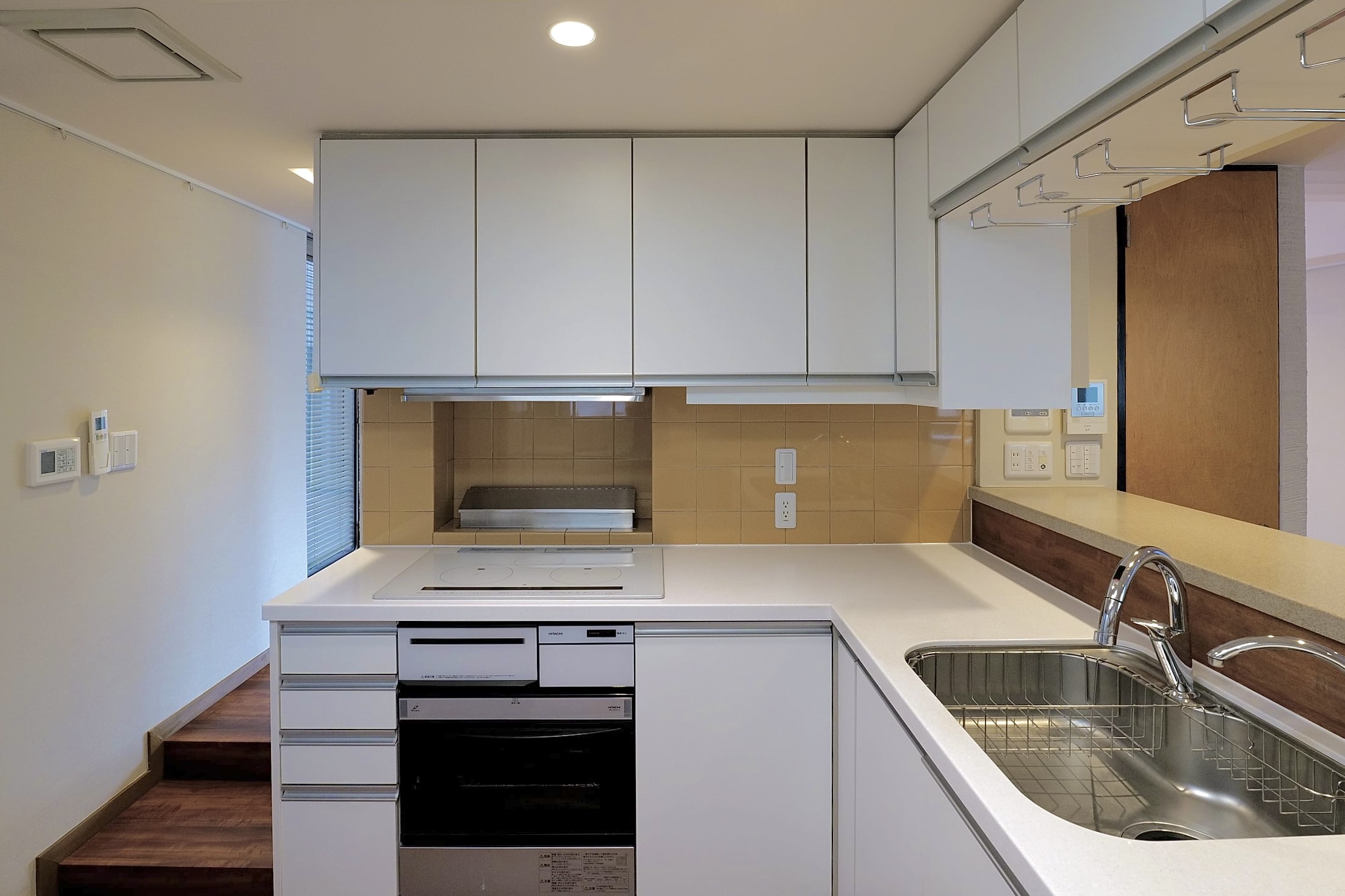 Raised cooking counter