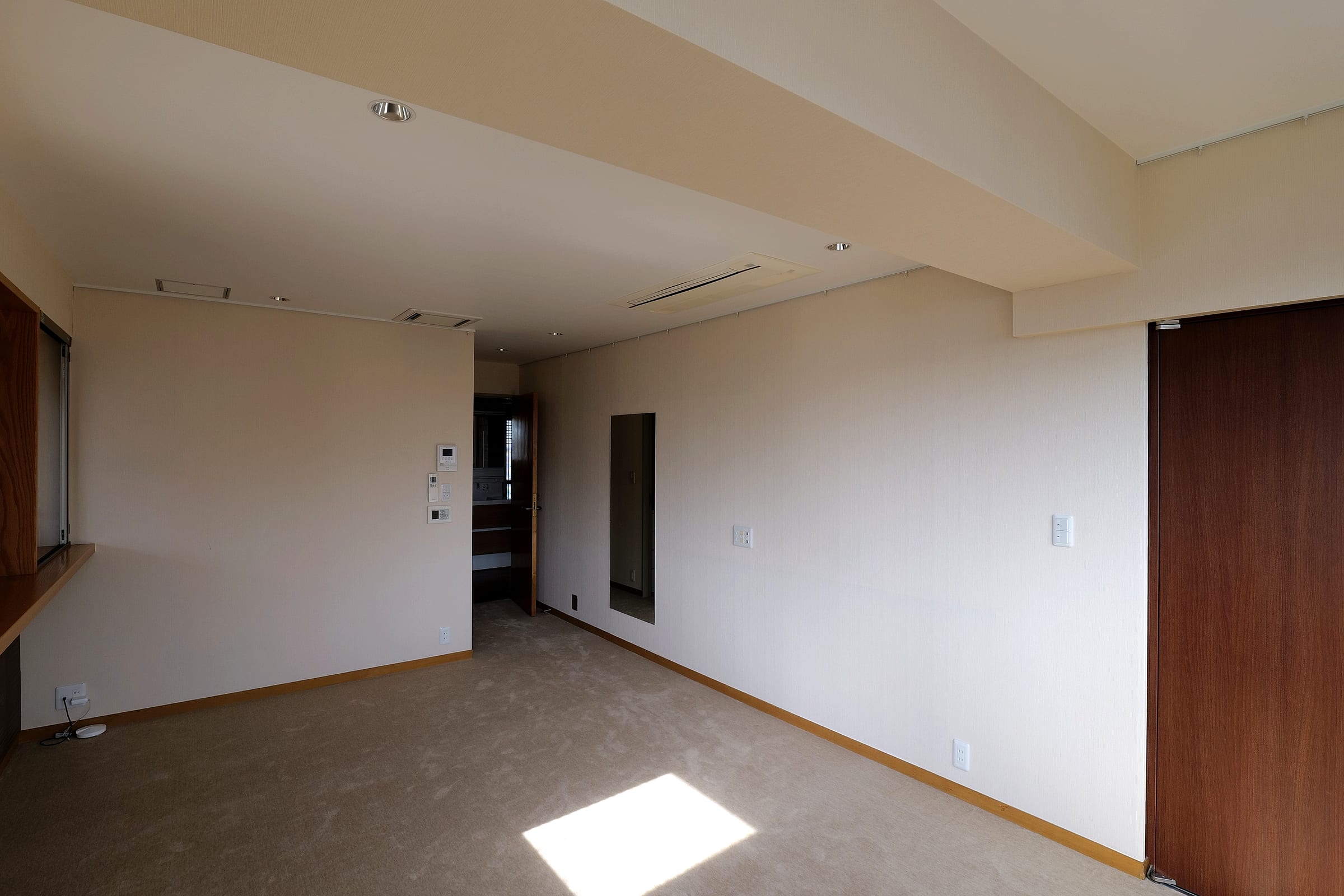 Master bedroom, curved window detail